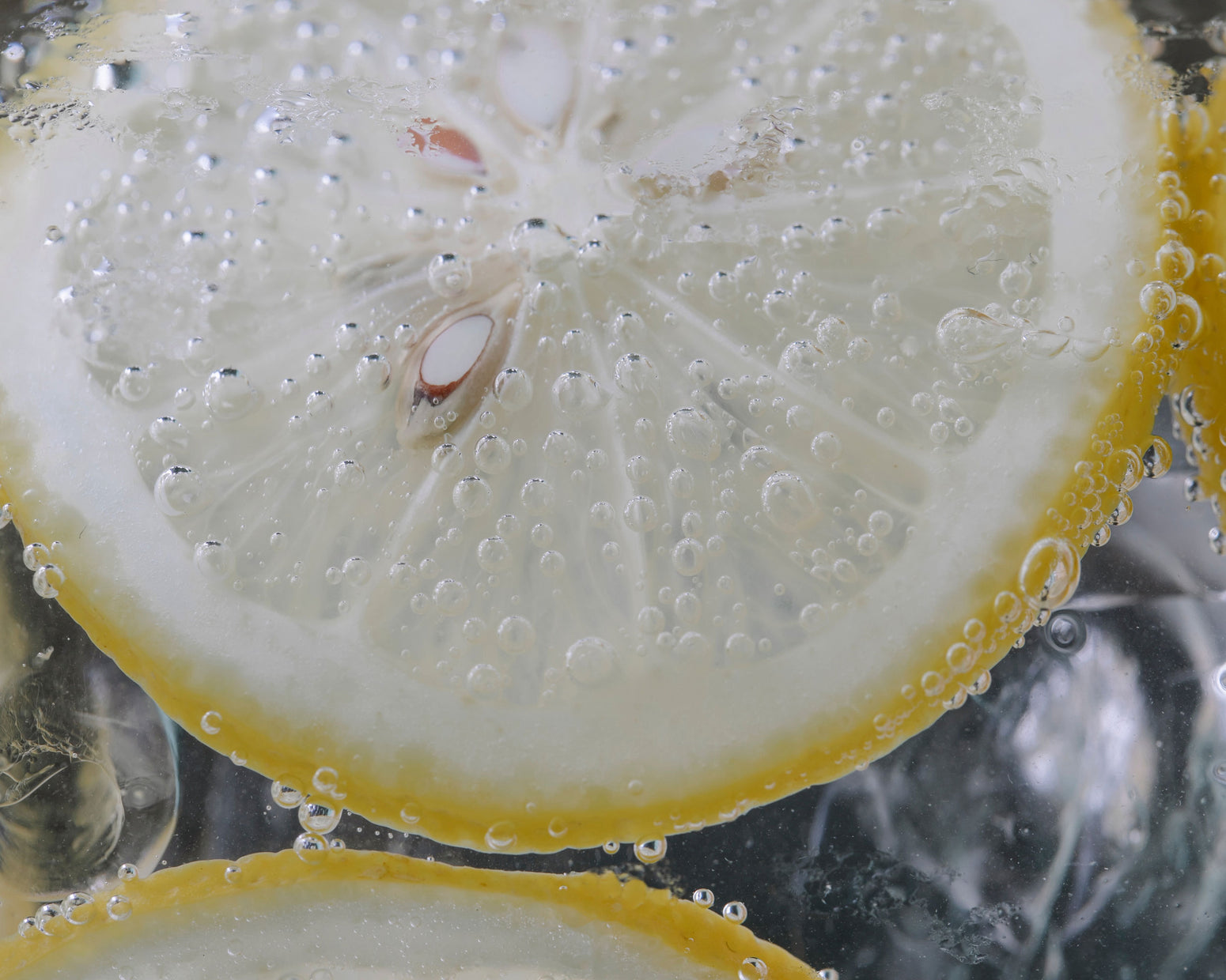 Erfrischende Hacks – Wie Du mehr Wasser trinken kannst